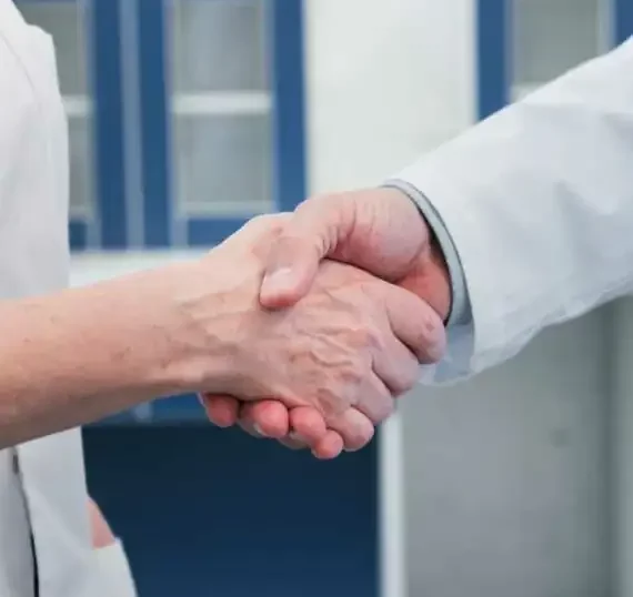 A doctor is shaking hand and thanking AltuMED for the best Medical Billing Solutions {{brizy_dc_image_alt imageSrc=